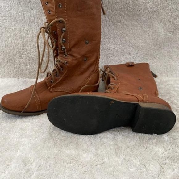 Boots - Picture 3 of 3